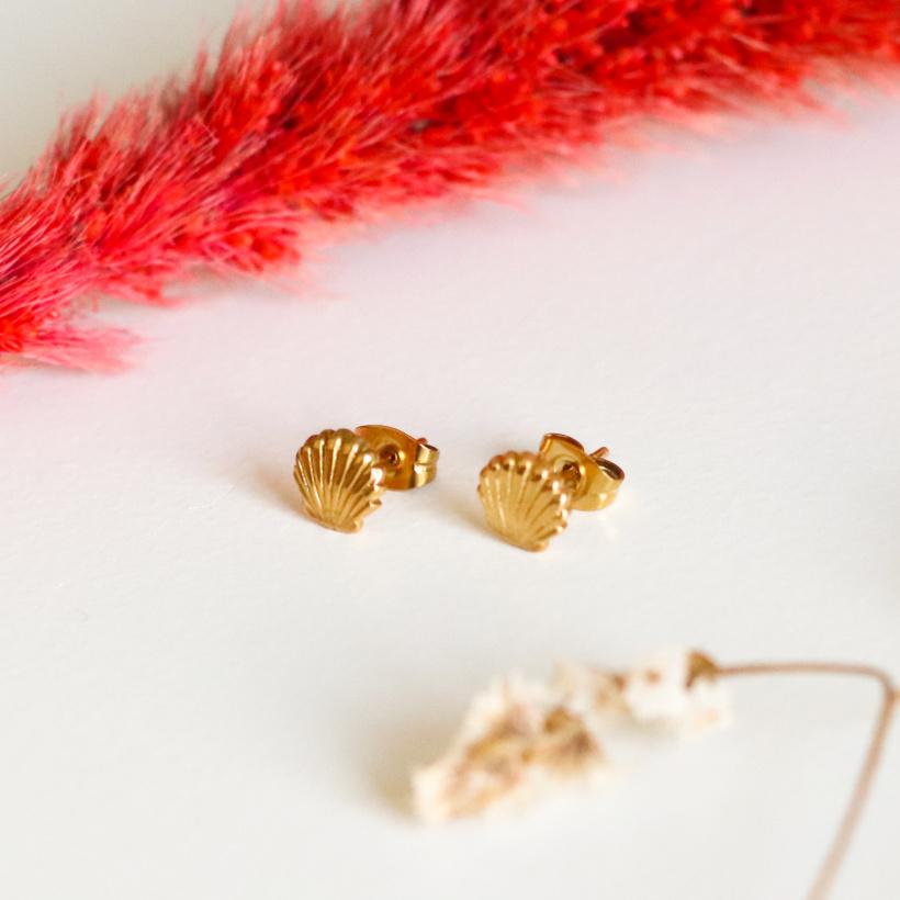 Stainless steel 18K gold plated shell ear studs - Hypoallergenic shell earrings gold